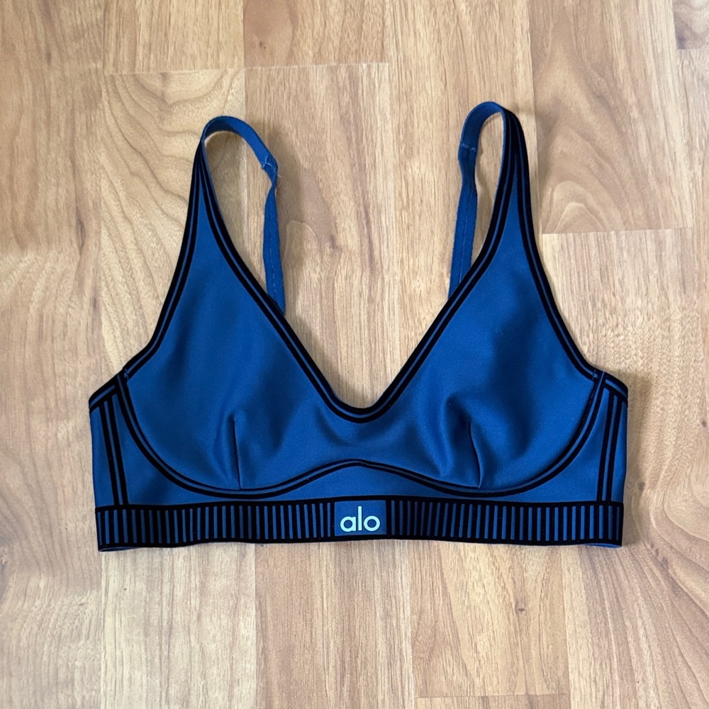 ALO Yoga Women's Sports bra